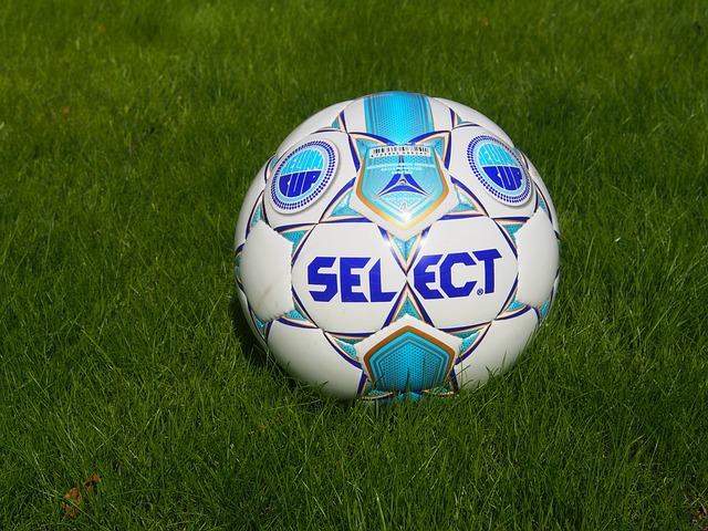 斯的前中场 斯的前中场